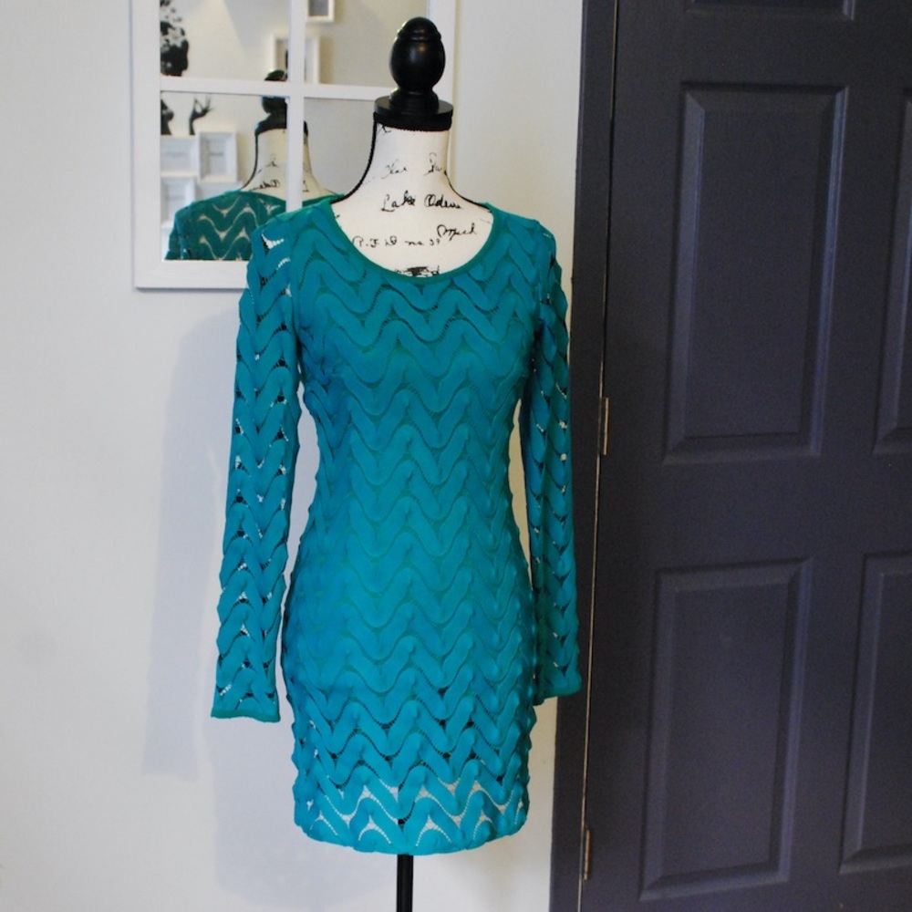 Free People crochet /open back mini dress XS/TP-